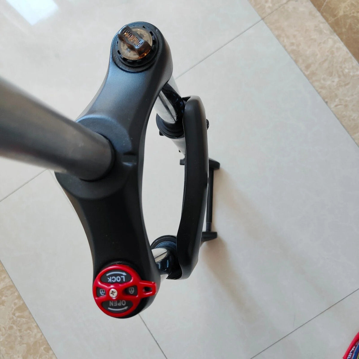 24 inch Bicycle Suspension Fork 4" Fat Tire Disc Brake QR 9mm Manual Lockout L564