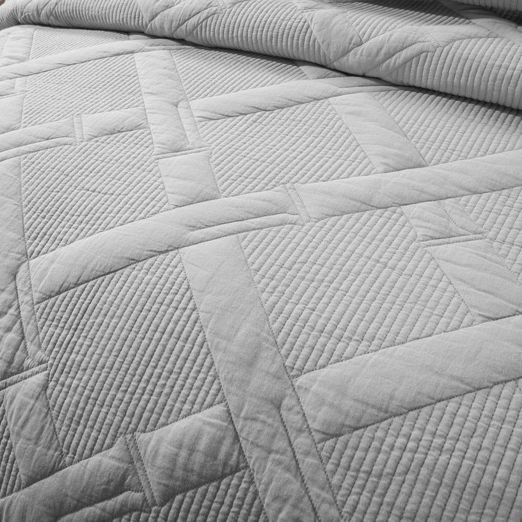 Solid Light Grey Silver Soft Cotton Quilted Bedspread 3 Piece Set, California King O271