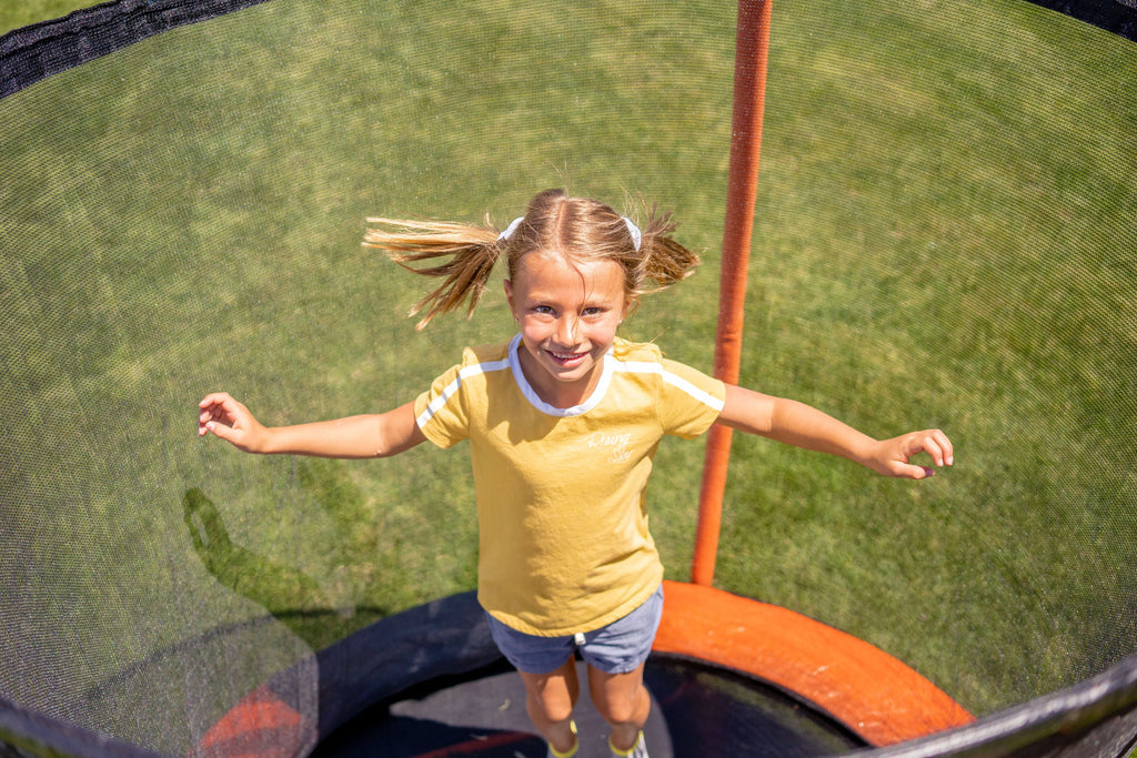 6-Foot Trampoline with Enclosure Y1242