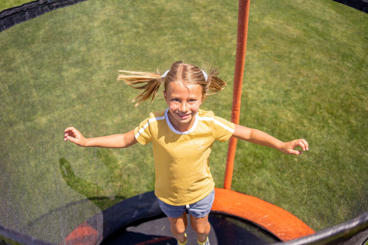 6-Foot Trampoline with Enclosure Y1242